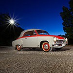 ein Oldtimer bei Nacht